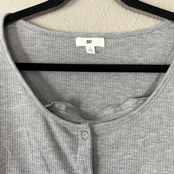 BP. Grey Ribbed Button Front Cropped Long Sleeve Top With Undershirt Cami Lrg - Picture 5 of 6